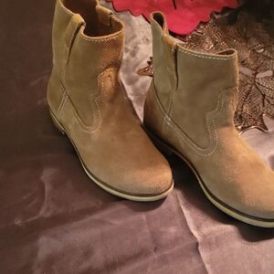 Girls Tan Suede Ankle Boots